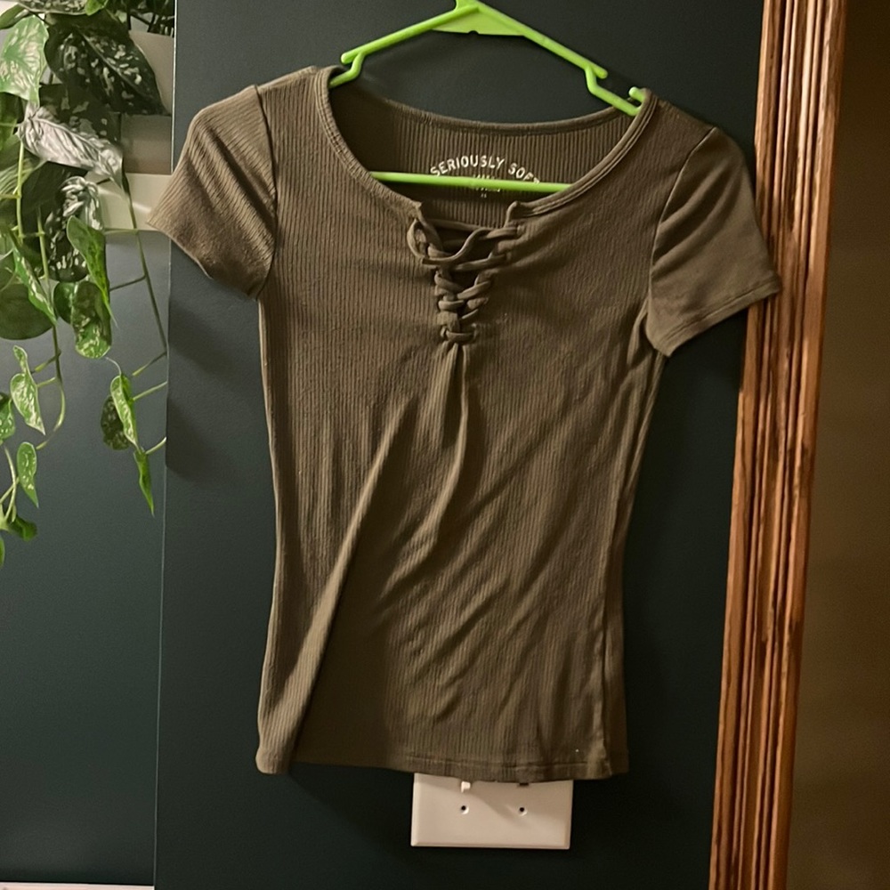 Woman’s Cross Neck Ribbed Tee
